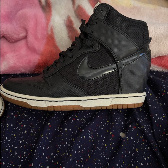 Nike Black High-Top Women's Sneakers - Picture 2 of 2